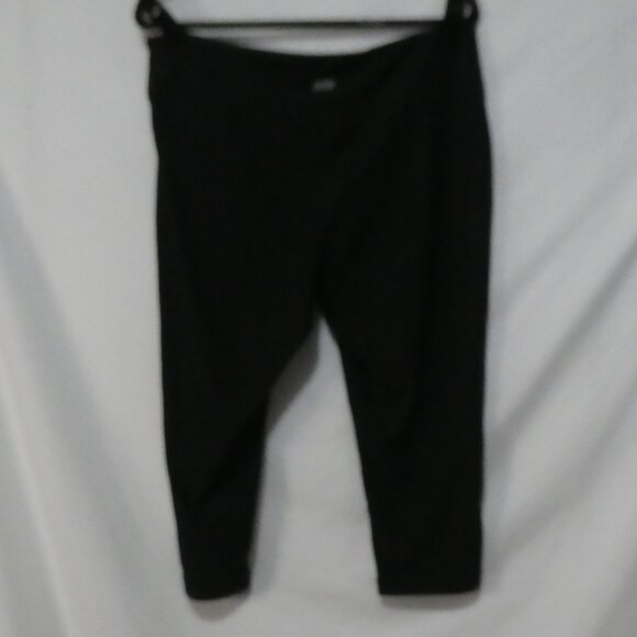 ATHLETIC WORKS - Fitted Crop - Dri More Tech | XL | Cropped Black Leggings - Picture 2 of 16